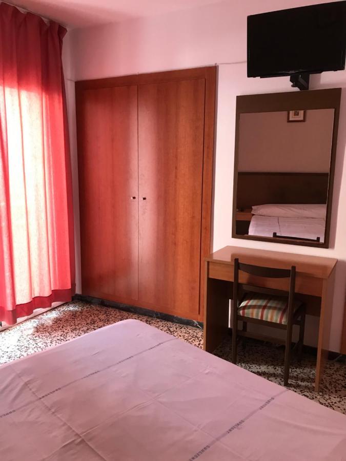 Hotel Iris Benidorm Buitenkant foto